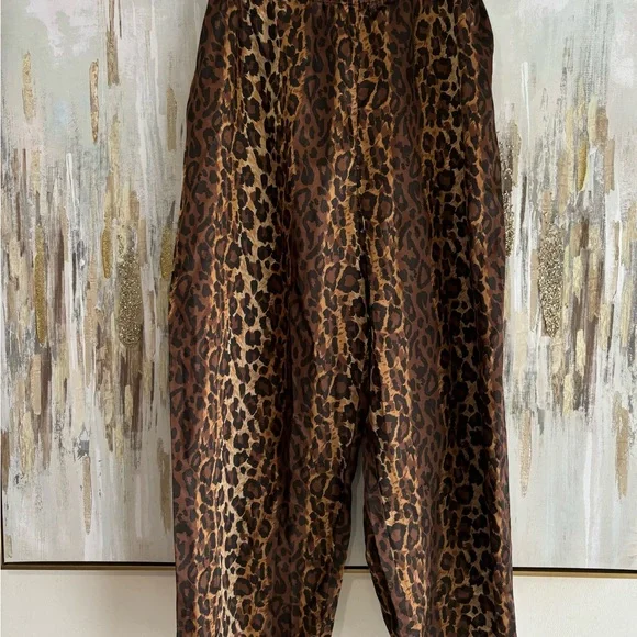 Bloomingdale's Leopard Print Set - Picture 3 of 4